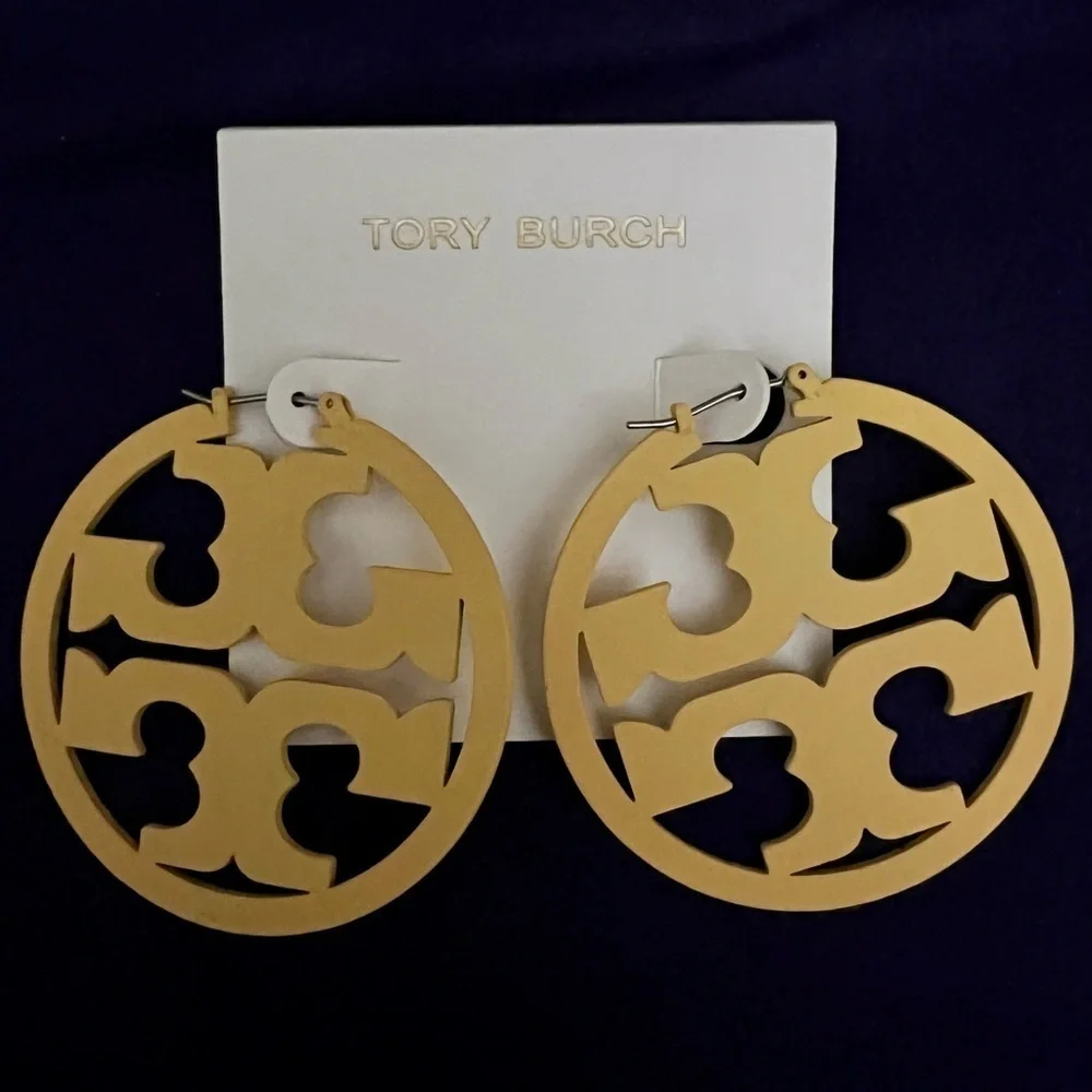 Designers Brands For Customers That Love To Wear Casual and Elegant Accessories;